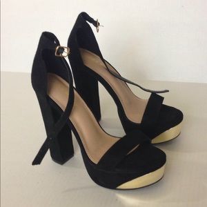 Mark and Maddux Black Platform Heels